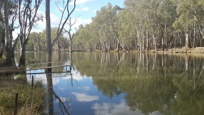 Not a bad place for lunch. Notice the extravagant jetty.