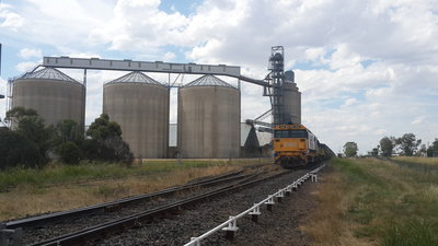 20161205_145333.jpg (3.52 MiB) Viewed 10035 times My new office