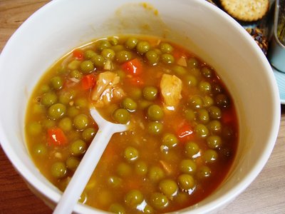 racja-armii-portugalskiej-menu-1-kurczak-z-groszkiem.JPG