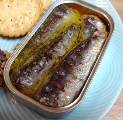 racja-armii-portugalskiej-menu-1-sardynki.JPG