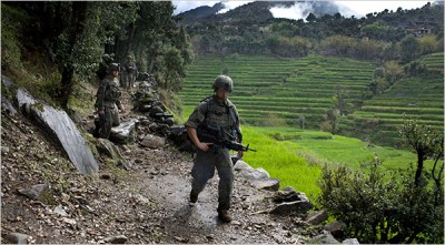 17afghan2_600.JPG (107.7 KiB) Viewed 3644 times Members of the platoon on patrol in Afghanistan’s Korangal Valley.