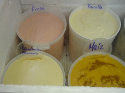 Lares-helados de fresa,vainilla,maíz y habichuelas blancas.jpg