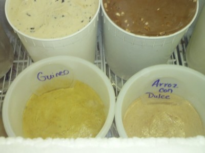 Lares-helados de guineo y arroz con dulce.jpg