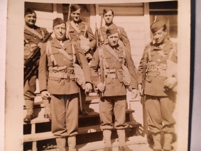 1D50F779-8B6F-4CA7-A9DB-72069A28480A.jpeg (88.62 KiB) Viewed 18044 times Cpl Beades pictured front row far left