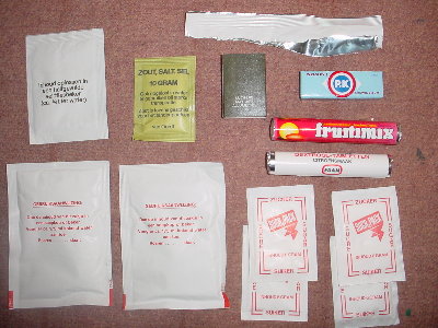 Dutch ration 1978 - contents bag3.JPG
