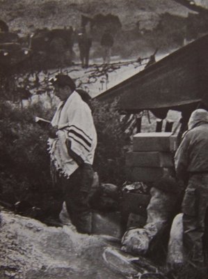 jewish_israeli_soldier_praying_before_battle_1956.jpg (175.84 KiB) Viewed 7375 times Dawn. Mitla pass oct 1956