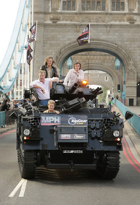 Top+Gear+Tank+Crosses+Tower+Bridge+Launch+Cl1rulL9QiKl.jpg