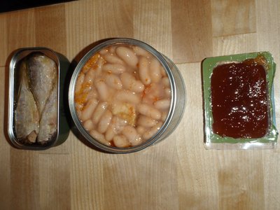 Opened cans - Sardines in veg. Oil, Baked Beans witch Chorizo, Apricot Creame - Menue A4 - the Sardines are hughe and taste very good! As an tomatolover, I would like it with picante sauce! The Apricot cream looks like marmelade, but taste not very sweet as I expected - but with the cookies from the Breakfast Menue (see later review) theire very delicious!