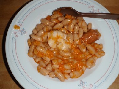 Baked Beans with Chorizo - very small piece of chorizo sausage, a whole lot of beans and a very big piece of fat (center of pic) - so this meal is for hard work outside, because it´s so heavy - and for my gusto it needs tomato sauce! Taste is not too bad, but needs some pepper and tomato!