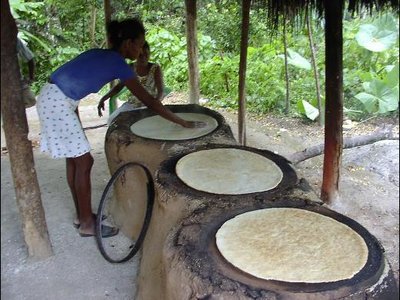 haciendo casabe.jpg