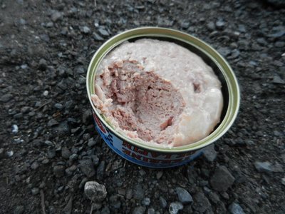 First few bites in, very good, rich flavor, spreads well on the crackers. It was sweeter than i expected, not like roasted rabbit at all, more like a sweet spam with less fat and rabbit instead of pork flavor