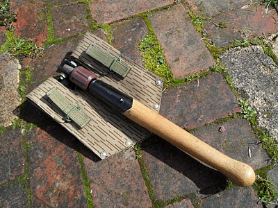 Excellent ans sturdy etool. comparable to the soviet Lopatka or Spetsnaz spade.