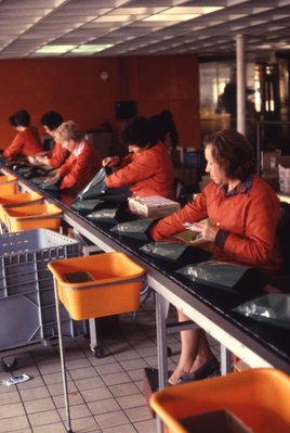 Chaîne de conditionnement rations commando années 80.JPG