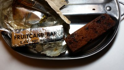 Fruity and rancid. Actually smells sorta good but i know it is spoiled.