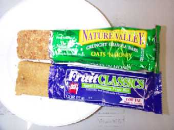 1999 MRE #14 - Pasta w/ Vegetables in Tomato Sauce - granola bars